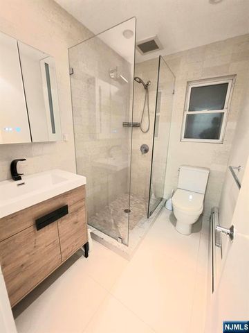 201 Riverdale Drive, Fort Lee, NJ 07024