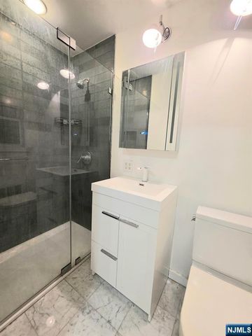 201 Riverdale Drive, Fort Lee, NJ 07024