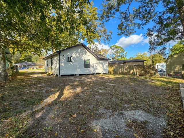 1009 W Snyder Street, Alvin, TX 77511