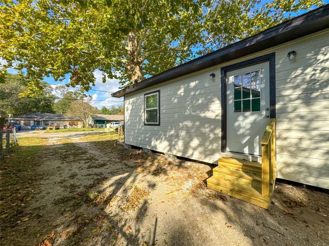 1009 W Snyder Street, Alvin, TX 77511