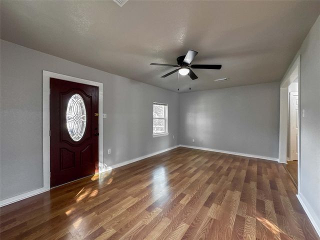 1009 W Snyder Street, Alvin, TX 77511