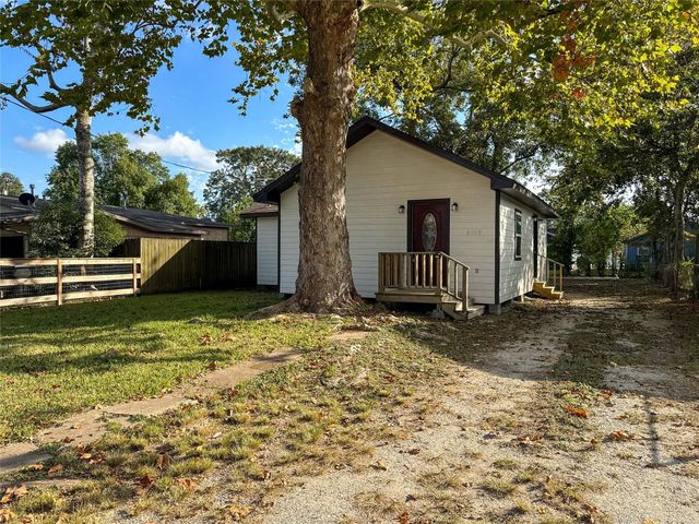 1009 W Snyder Street, Alvin, TX 77511