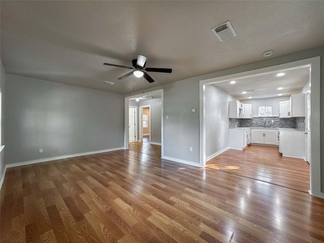 1009 W Snyder Street, Alvin, TX 77511