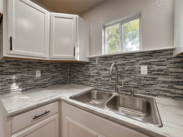 1009 W Snyder Street, Alvin, TX 77511