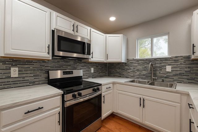 1009 W Snyder Street, Alvin, TX 77511