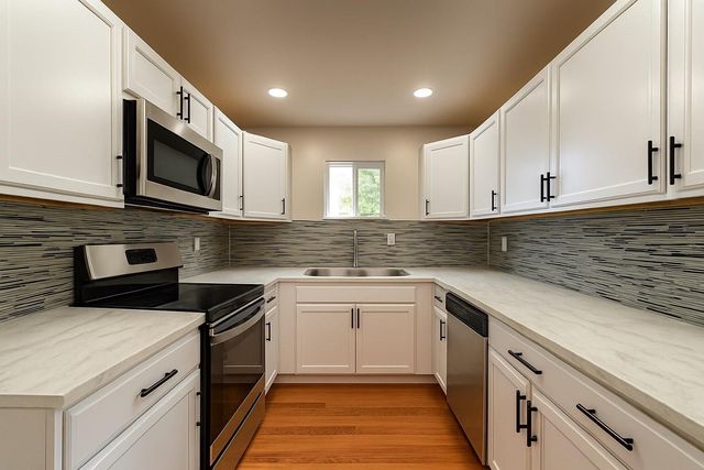 1009 W Snyder Street, Alvin, TX 77511