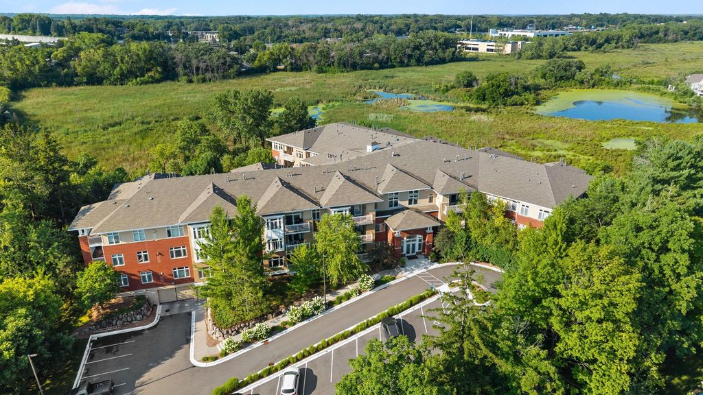 408 Parkers Lake Road 206, Wayzata, MN 55391 — photo 3