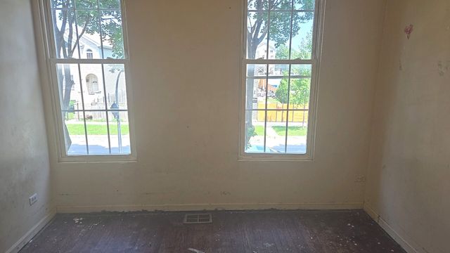 2911 W Walnut Street, Chicago, IL 60612