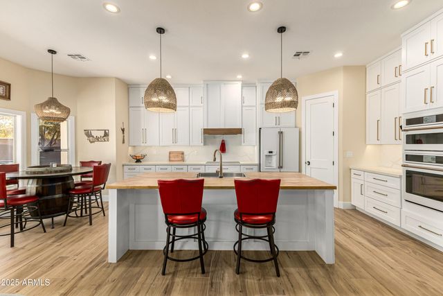 39791 N COUNTRY Lane, San Tan Valley, AZ 85140