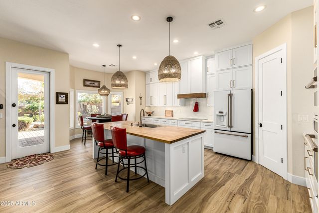 39791 N COUNTRY Lane, San Tan Valley, AZ 85140