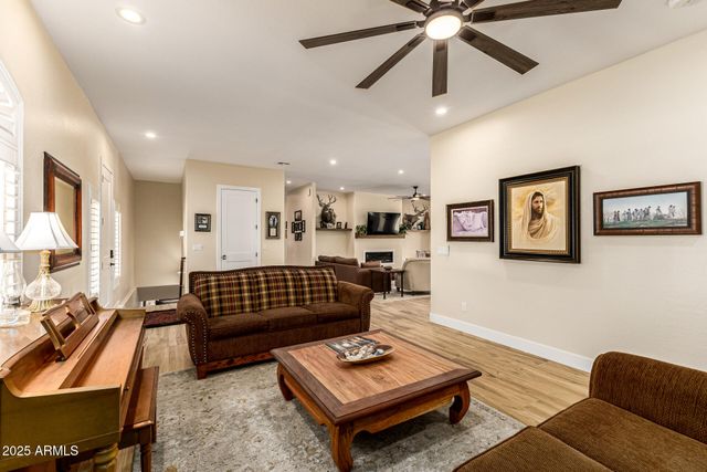 39791 N COUNTRY Lane, San Tan Valley, AZ 85140