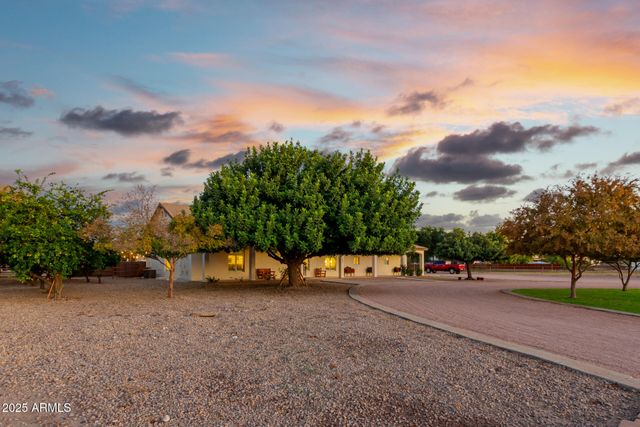 39791 N COUNTRY Lane, San Tan Valley, AZ 85140