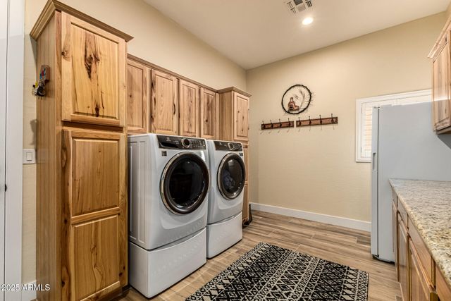 39791 N COUNTRY Lane, San Tan Valley, AZ 85140