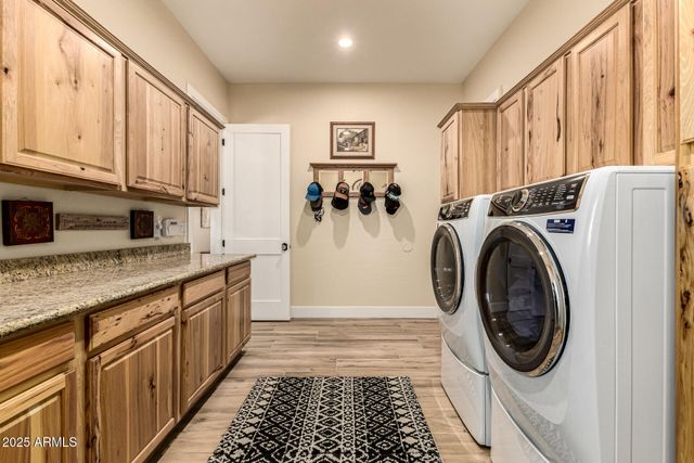 39791 N COUNTRY Lane, San Tan Valley, AZ 85140