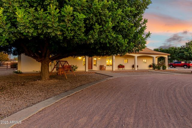 39791 N COUNTRY Lane, San Tan Valley, AZ 85140