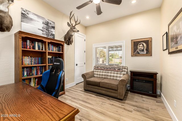 39791 N COUNTRY Lane, San Tan Valley, AZ 85140