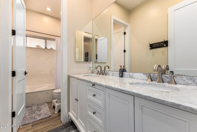 39791 N COUNTRY Lane, San Tan Valley, AZ 85140