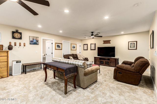 39791 N COUNTRY Lane, San Tan Valley, AZ 85140