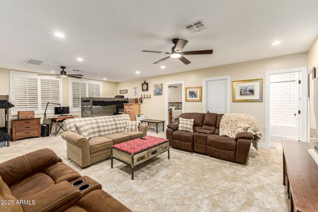 39791 N COUNTRY Lane, San Tan Valley, AZ 85140