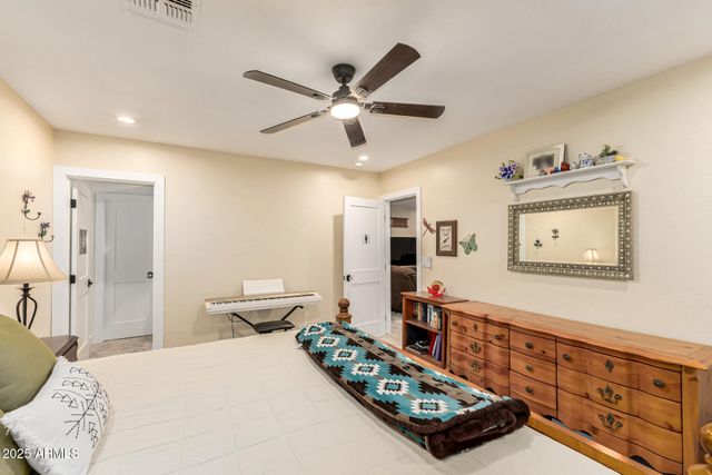 39791 N COUNTRY Lane, San Tan Valley, AZ 85140