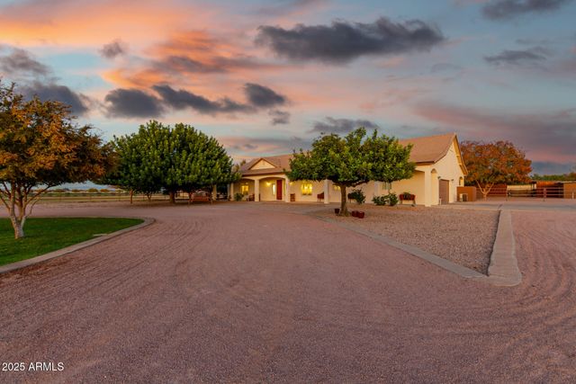 39791 N COUNTRY Lane, San Tan Valley, AZ 85140