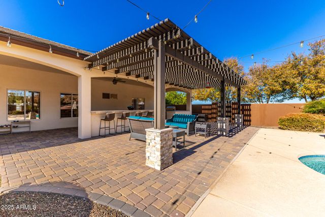 39791 N COUNTRY Lane, San Tan Valley, AZ 85140