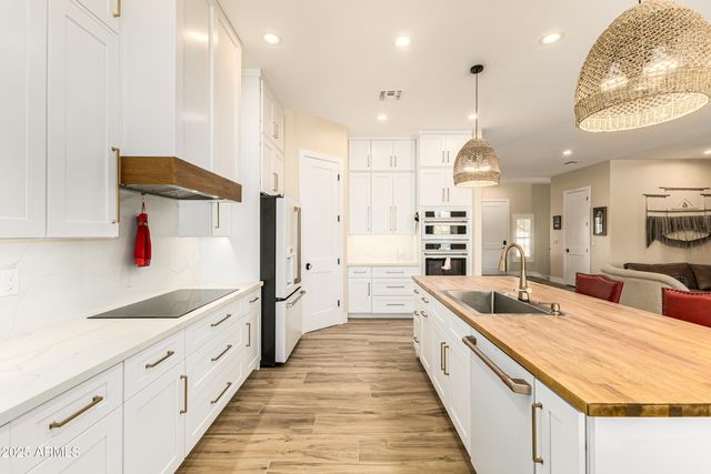 39791 N COUNTRY Lane, San Tan Valley, AZ 85140