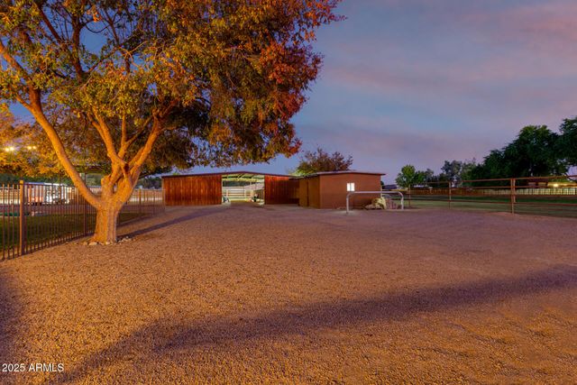 39791 N COUNTRY Lane, San Tan Valley, AZ 85140