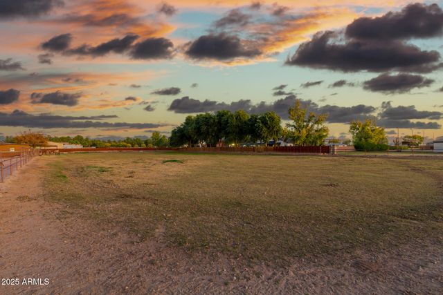 39791 N COUNTRY Lane, San Tan Valley, AZ 85140