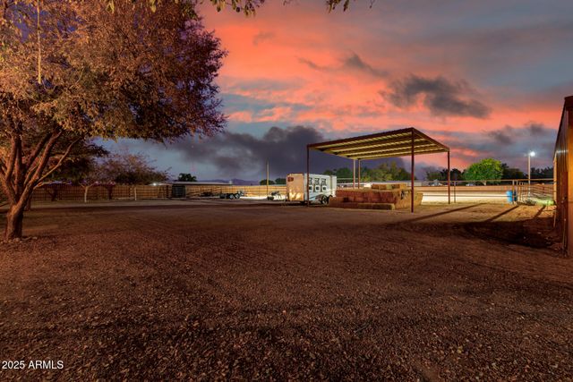 39791 N COUNTRY Lane, San Tan Valley, AZ 85140