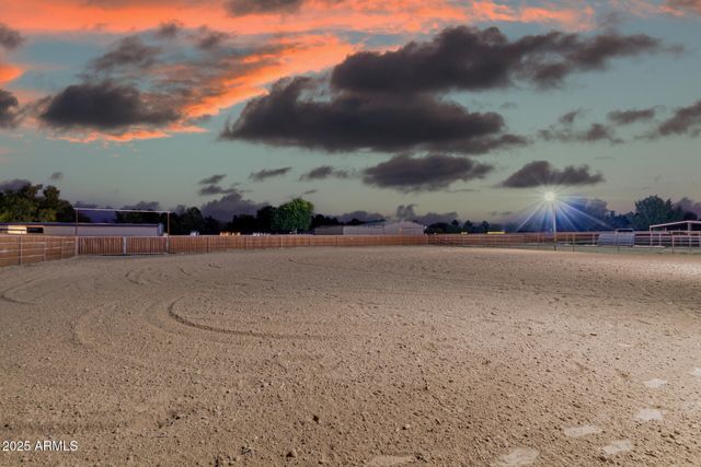 39791 N COUNTRY Lane, San Tan Valley, AZ 85140