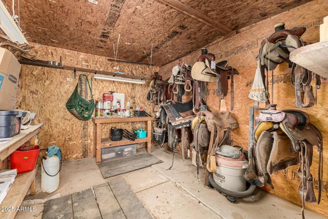 39791 N COUNTRY Lane, San Tan Valley, AZ 85140