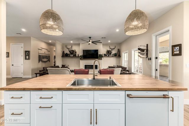 39791 N COUNTRY Lane, San Tan Valley, AZ 85140