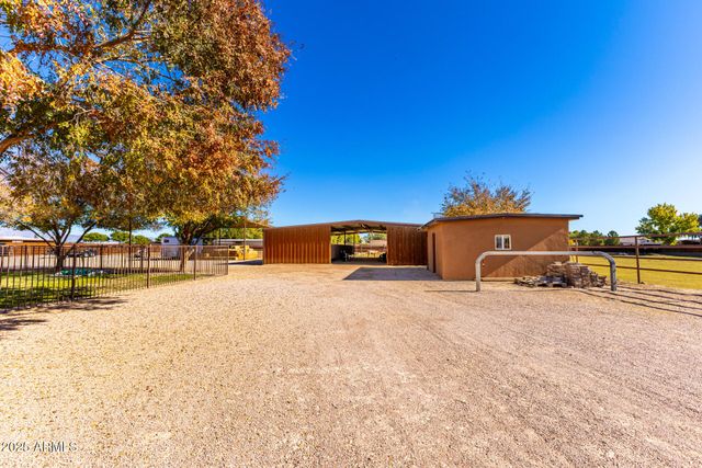 39791 N COUNTRY Lane, San Tan Valley, AZ 85140