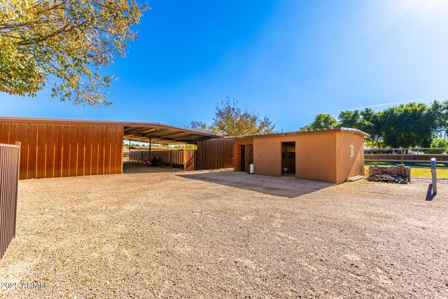 39791 N COUNTRY Lane, San Tan Valley, AZ 85140