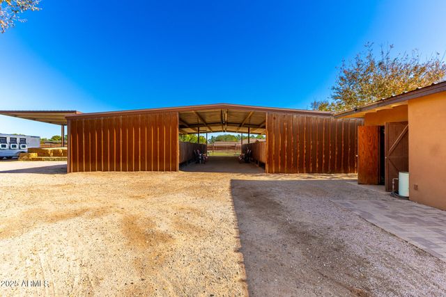 39791 N COUNTRY Lane, San Tan Valley, AZ 85140