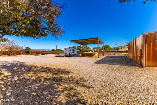 39791 N COUNTRY Lane, San Tan Valley, AZ 85140