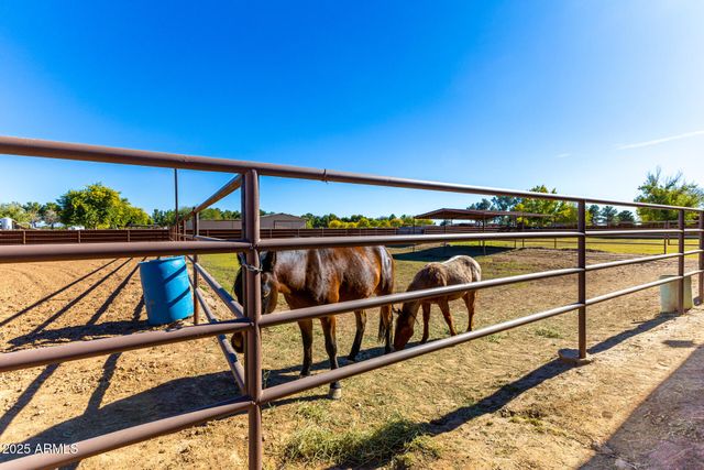 39791 N COUNTRY Lane, San Tan Valley, AZ 85140