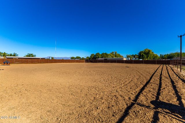 39791 N COUNTRY Lane, San Tan Valley, AZ 85140