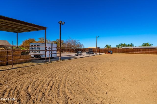 39791 N COUNTRY Lane, San Tan Valley, AZ 85140