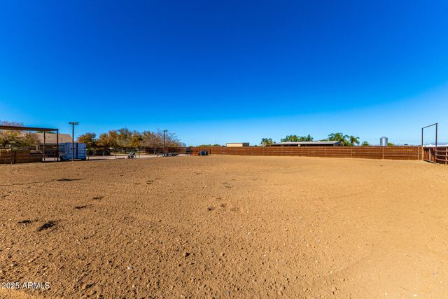 39791 N COUNTRY Lane, San Tan Valley, AZ 85140