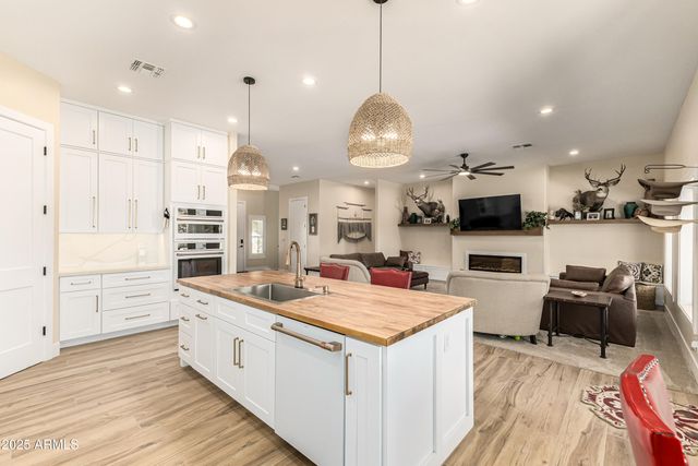 39791 N COUNTRY Lane, San Tan Valley, AZ 85140