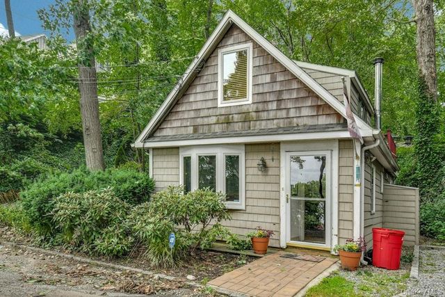 8 Idle Day Knoll, Centerport, NY 11721