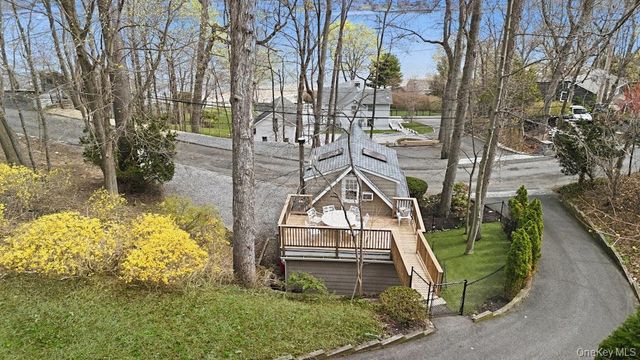 8 Idle Day Knoll, Centerport, NY 11721