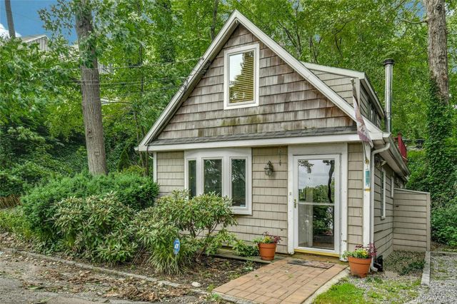 8 Idle Day Knoll, Centerport, NY 11721