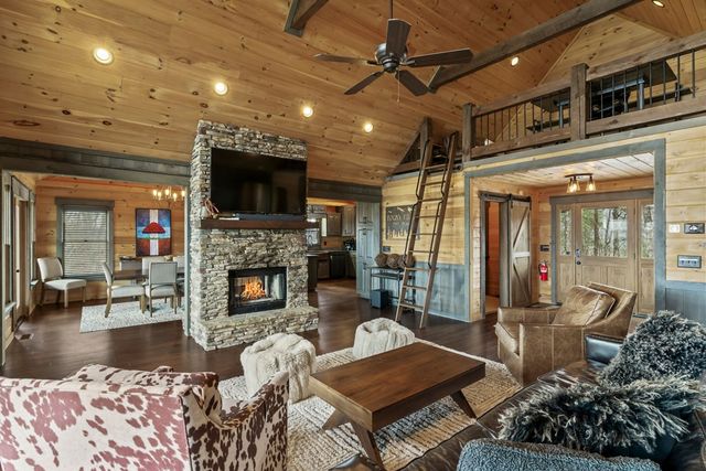 967 River Bend Lane, Blue Ridge, GA 30513