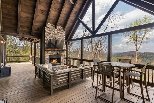 967 River Bend Lane, Blue Ridge, GA 30513