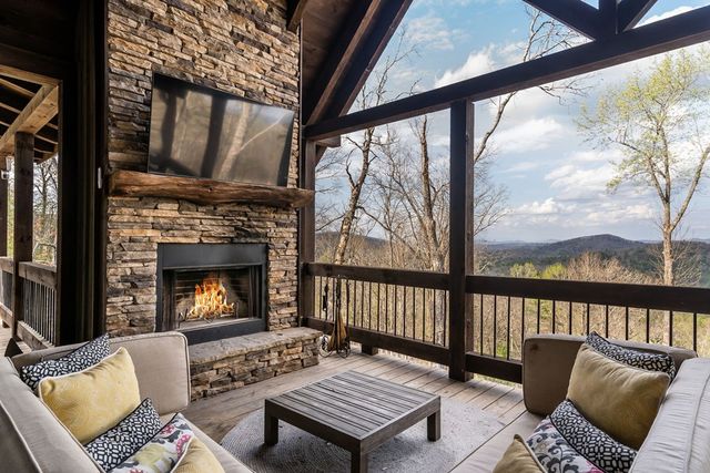 967 River Bend Lane, Blue Ridge, GA 30513