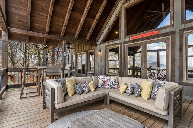 967 River Bend Lane, Blue Ridge, GA 30513