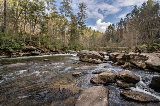 967 River Bend Lane, Blue Ridge, GA 30513